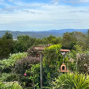 ninderry-manor-spectacular-hinterland-retreat.hotelssunshinecoast.net/